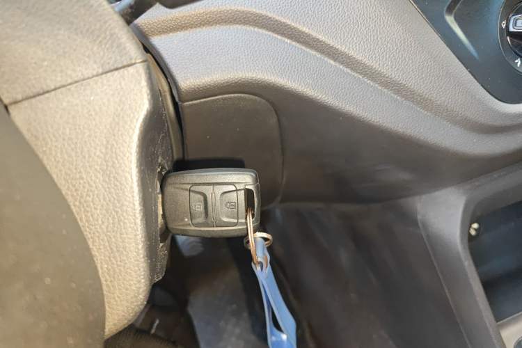 Used Wuling Hongguang V 2022 1.5L Jingqu Edition Electric-Assist LAR Vehicle Key