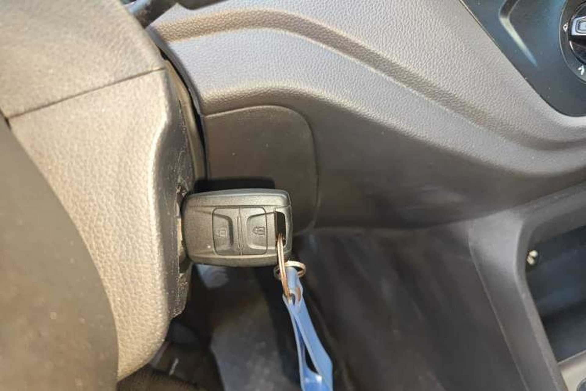 Used Wuling Hongguang V 2022 1.5L Jingqu Edition Electric-Assist LAR Vehicle Key