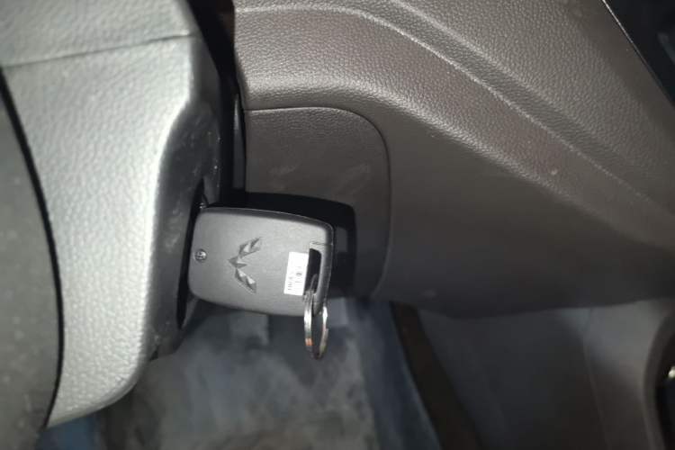 Used Wuling Hongguang V 2022 1.5L Jingqu Edition Electric-Assist LAR Vehicle Key