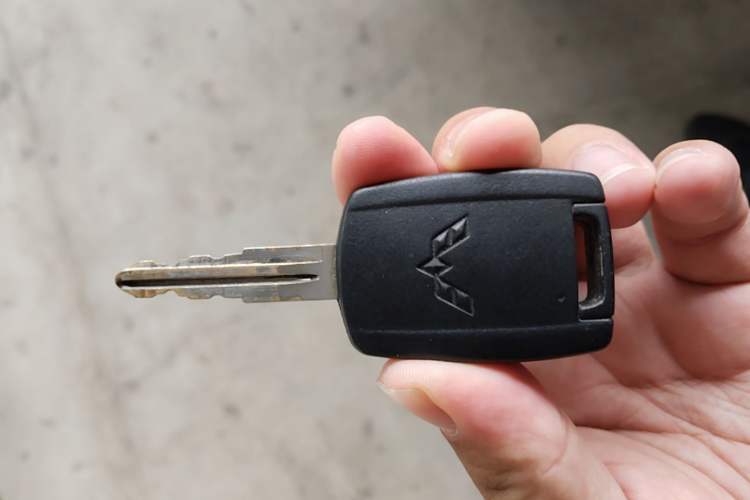 Used Wuling Hongguang V 2022 1.5L Jingqu Version Hydraulic Power Steering LAR Vehicle Key