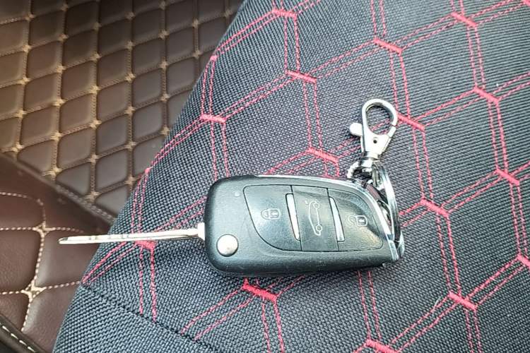 Used Wuling Hongguang V 2022 1.5L Jingqu Edition Electric-Assist LAR Vehicle Key