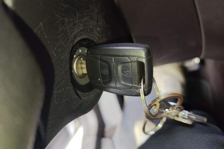 Used Wuling Hongguang V 2022 1.5L Jingqu Edition Electric-Assist LAR Vehicle Key