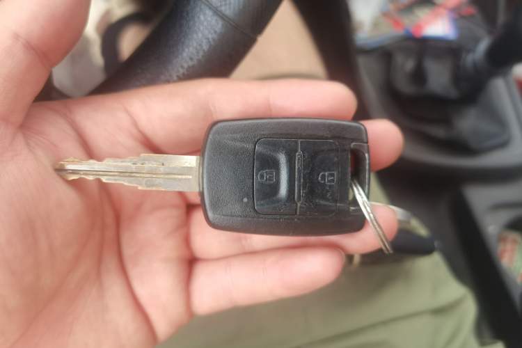 Used Wuling Hongguang V 2022 1.5L Jingqu Version Hydraulic Power Steering LAR Vehicle Key