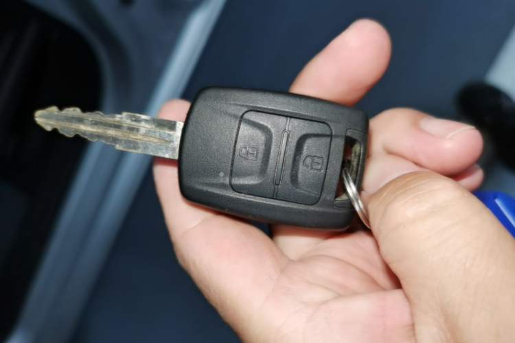 Used Wuling Hongguang V 2022 1.5L Jingqu Edition Electric-Assist LAR Vehicle Key
