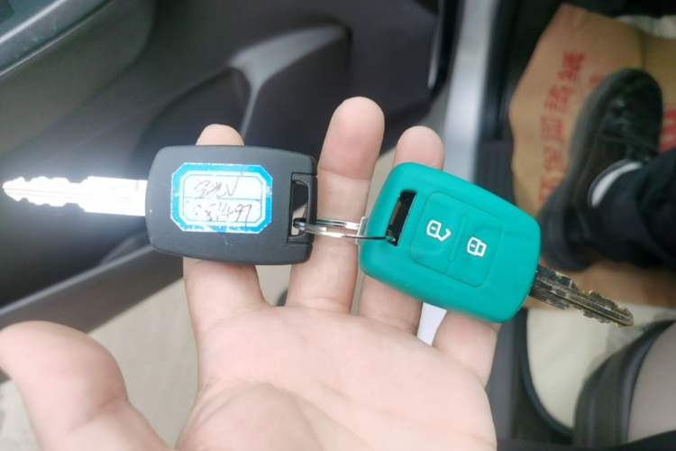 Used Wuling Hongguang V 2022 1.5L Jingqu Edition Electric-Assist LAR Vehicle Key