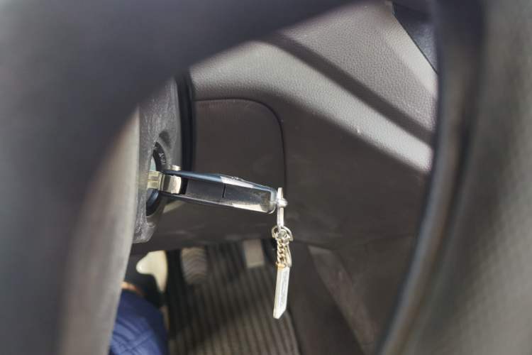 Used Wuling Hongguang V 2022 1.5L Jingqu Edition Electric-Assist LAR Vehicle Key