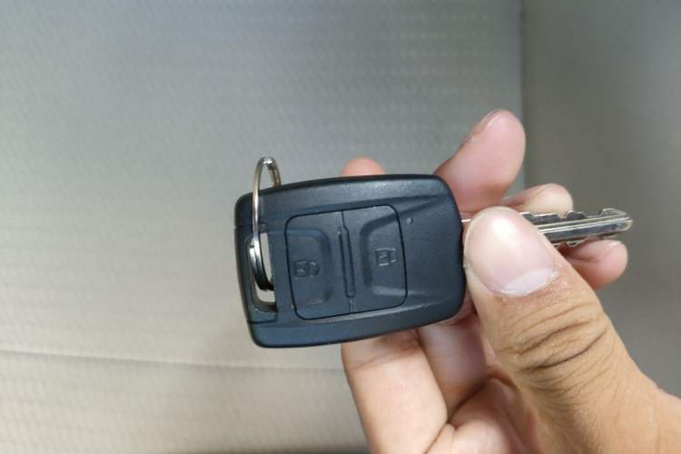 Used Wuling Hongguang V 2022 1.5L Jingqu Edition Electric-Assist LAR Vehicle Key