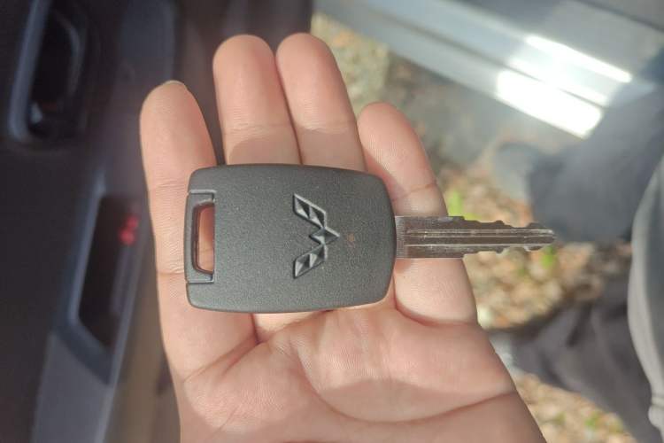 Used Wuling Hongguang V 2022 1.5L Jingqu Edition Electric-Assist LAR Vehicle Key