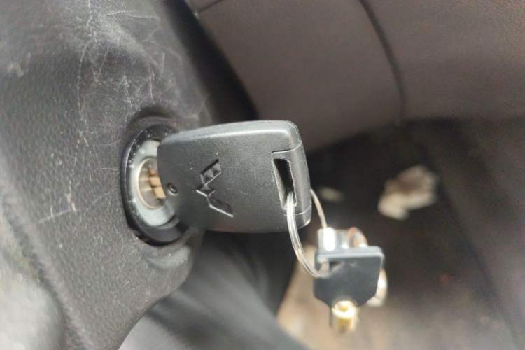 Used Wuling Hongguang V 2022 1.5L Jingqu Version Hydraulic Power Steering LAR Vehicle Key