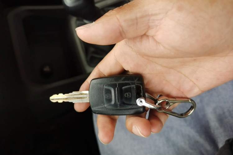 Used Wuling Hongguang V 2022 1.5L Jingqu Version Hydraulic Power Steering LAR Vehicle Key