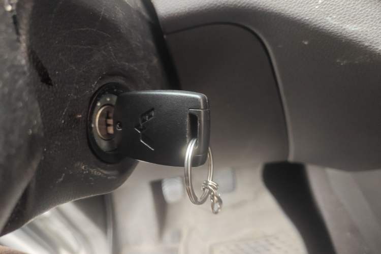 Used Wuling Hongguang V 2022 1.5L Jingqu Edition Electric-Assist LAR Vehicle Key