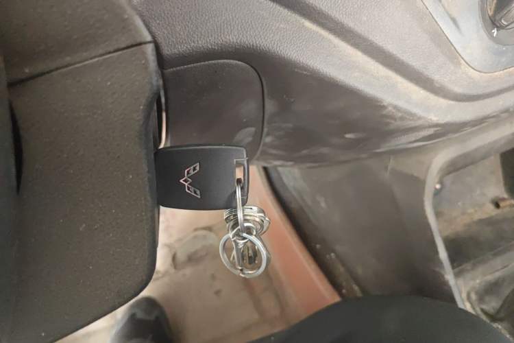 Used Wuling Hongguang V 2022 1.5L Jingqu Version Hydraulic Power Steering LAR Vehicle Key