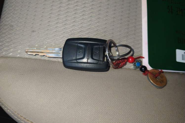 Used Wuling Hongguang V 2022 1.5L Jingqu Edition Enclosed-Window Vehicle with Electric Power Steering LAR Vehicle Key