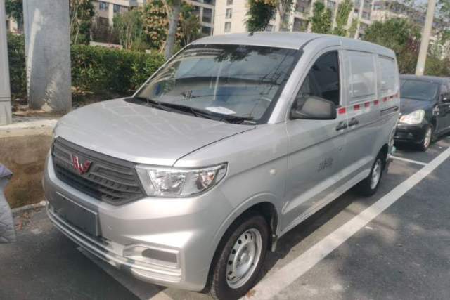 Used Wuling Hongguang V 2022 1.5L Jingqu Edition Enclosed-Window Vehicle with Hydraulic Power Steering LAR