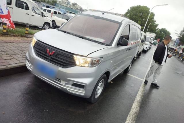 Used Wuling Hongguang V 2022 1.5L Jingqu Edition Enclosed-Window Vehicle with Electric Power Steering LAR