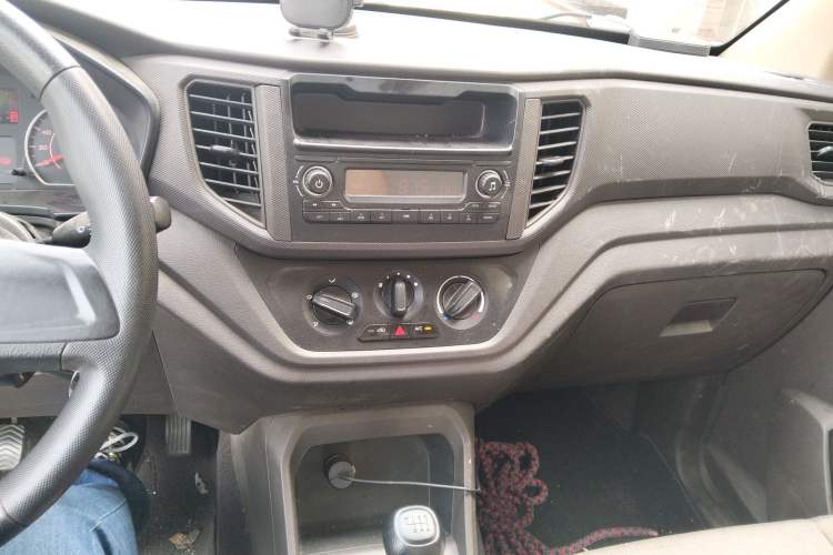 Used Wuling Hongguang V 2022 1.5L Jingqu Edition Electric-Assist LAR Audio And AC Panel