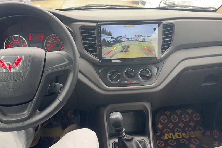 Used Wuling Hongguang V 2022 1.5L Jingqu Edition Electric-Assist LAR Audio And AC Panel