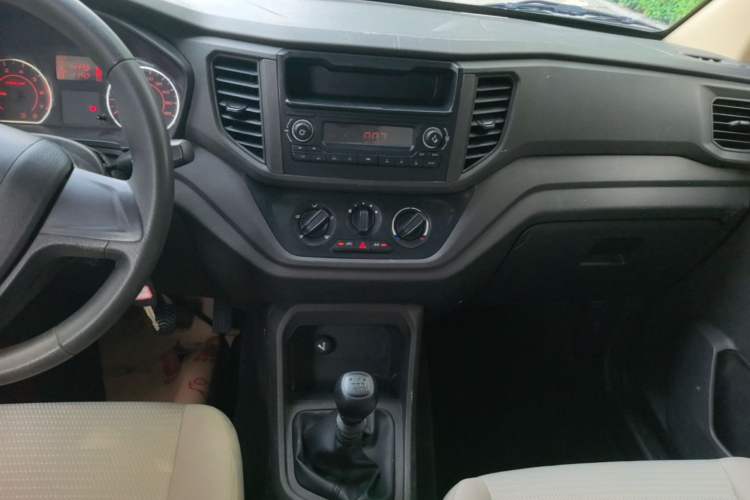 Used Wuling Hongguang V 2022 1.5L Jingqu Edition Electric-Assist LAR Audio And AC Panel