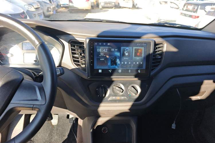 Used Wuling Hongguang V 2022 1.5L Jingqu Edition Electric-Assist LAR Audio And AC Panel