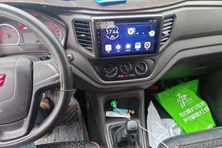 Used Wuling Hongguang V 2022 1.5L Jingqu Edition Electric-Assist LAR Audio And AC Panel