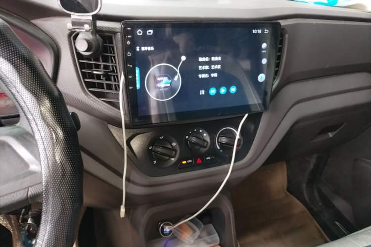Used Wuling Hongguang V 2022 1.5L Jingqu Edition Electric-Assist LAR Audio And AC Panel