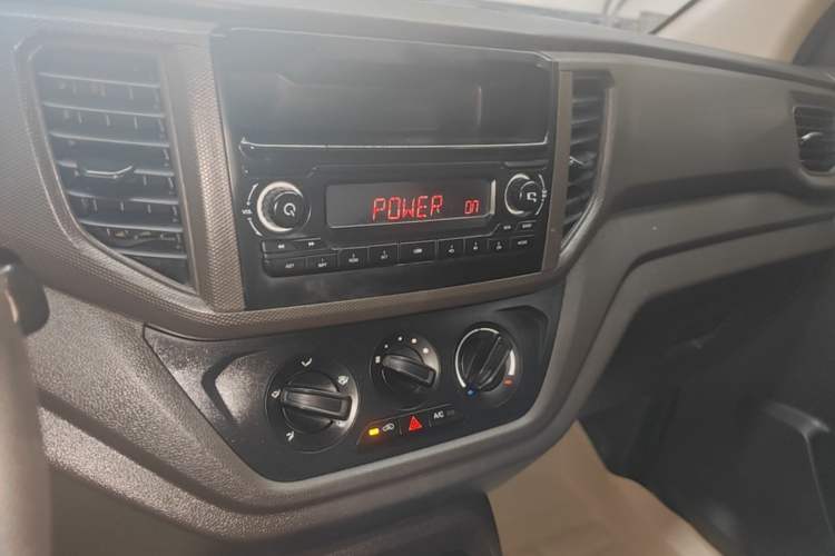 Used Wuling Hongguang V 2022 1.5L Jingqu Version Hydraulic Power Steering LAR Audio And AC Panel