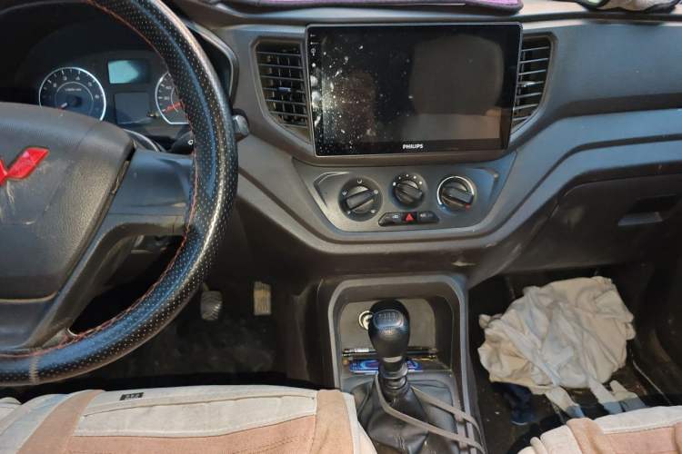 Used Wuling Hongguang V 2022 1.5L Jingqu Version Hydraulic Power Steering LAR Audio And AC Panel