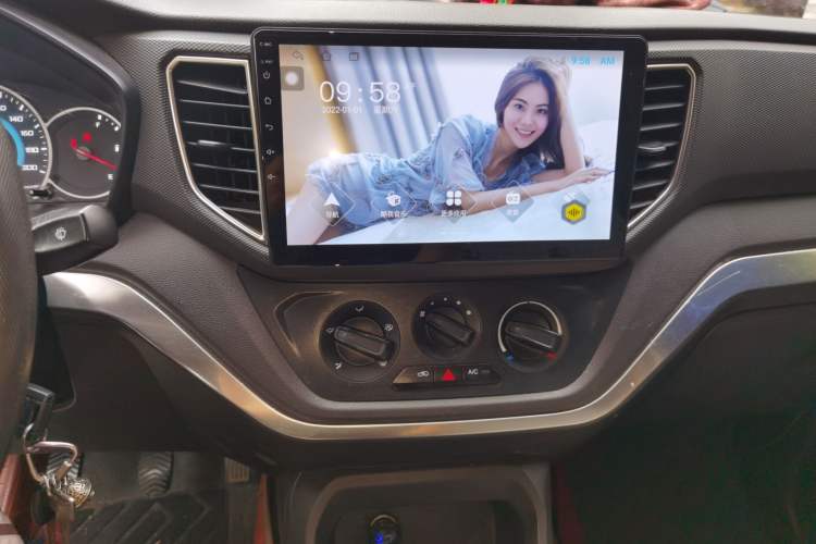 Used Wuling Hongguang V 2022 1.5L Enjoy Edition Electric-Powered LAR Audio And AC Panel