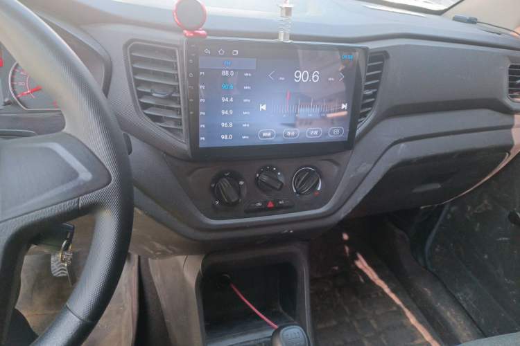 Used Wuling Hongguang V 2022 1.5L Jingqu Version Hydraulic Power Steering LAR Audio And AC Panel