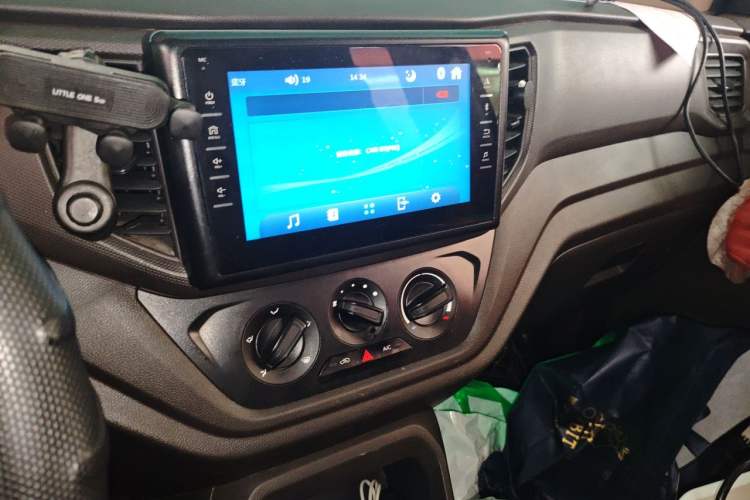 Used Wuling Hongguang V 2022 1.5L Enjoy Edition Hydraulic Power Steering LAR Audio And AC Panel