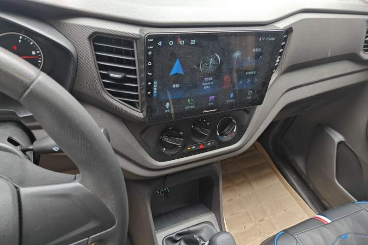Used Wuling Hongguang V 2022 1.5L Enjoy Edition Electric-Powered LAR Audio And AC Panel