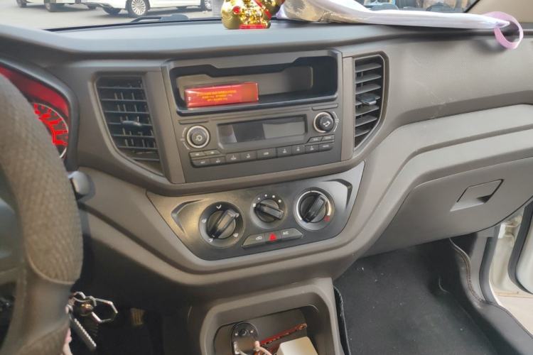 Used Wuling Hongguang V 2022 1.5L Jingqu Edition Electric-Assist LAR Audio And AC Panel
