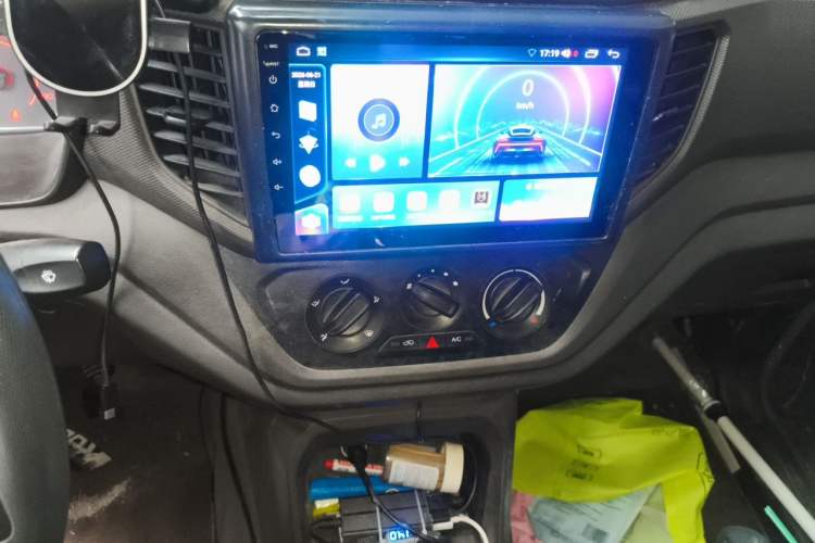 Used Wuling Hongguang V 2022 1.5L Jingqu Edition Electric-Assist LAR Audio And AC Panel
