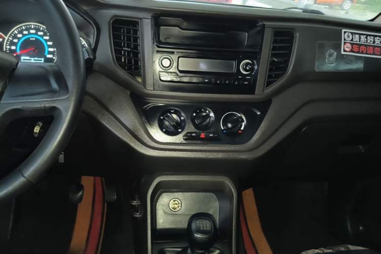 Used Wuling Hongguang V 2022 1.5L Enjoy Edition Electric-Powered LAR Audio And AC Panel