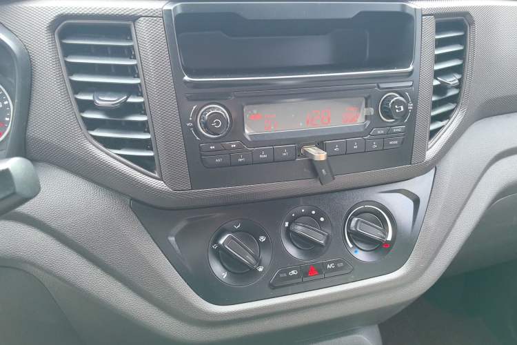Used Wuling Hongguang V 2022 1.5L Enjoy Edition Hydraulic Power Steering LAR Audio And AC Panel