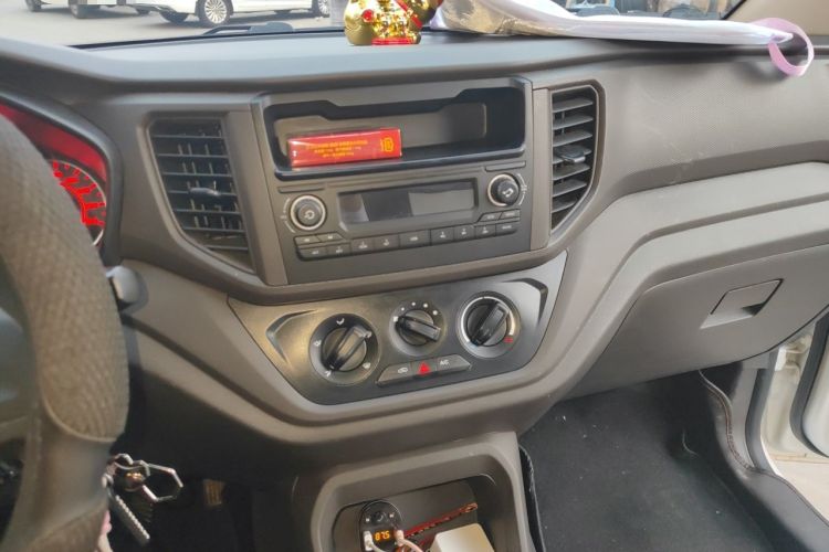 Used Wuling Hongguang V 2022 1.5L Jingqu Edition Electric-Assist LAR Audio And AC Panel