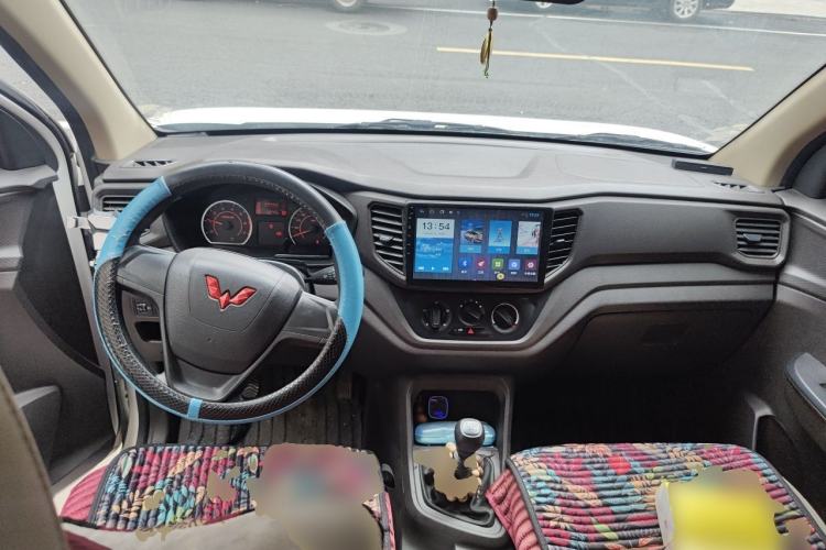 Used Wuling Hongguang V 2022 1.5L Enjoy Edition Hydraulic Power Steering LAR Center Console