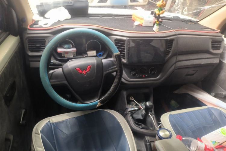 Used Wuling Hongguang V 2022 1.5L Jingqu Version Hydraulic Power Steering LAR Center Console