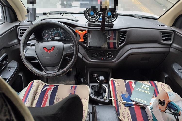 Used Wuling Hongguang V 2022 1.5L Enjoy Edition Hydraulic Power Steering LAR Center Console