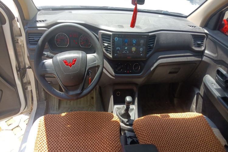Used Wuling Hongguang V 2022 1.5L Jingqu Version Hydraulic Power Steering LAR Center Console