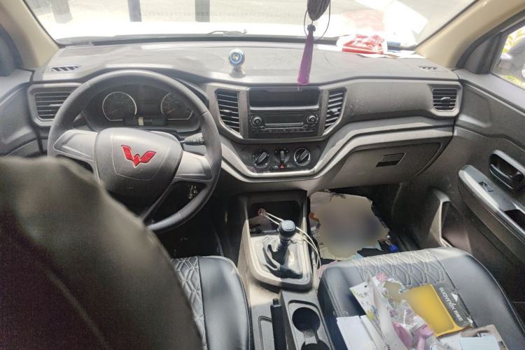Used Wuling Hongguang V 2022 1.5L Jingqu Version Hydraulic Power Steering LAR Center Console
