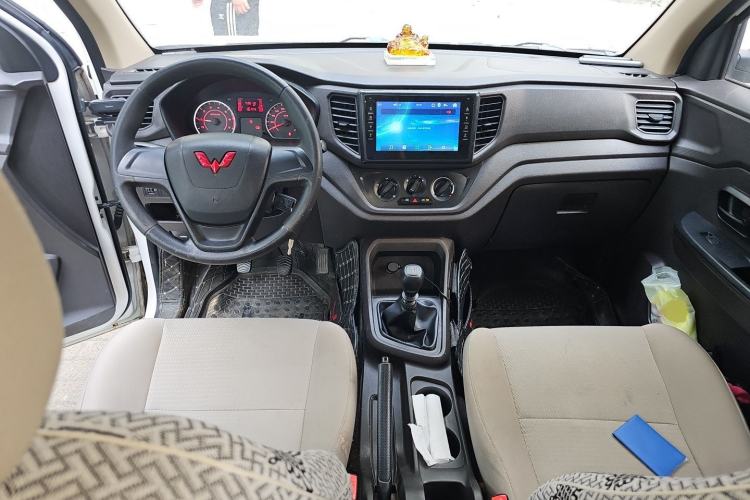 Used Wuling Hongguang V 2022 1.5L Jingqu Version Hydraulic Power Steering LAR Center Console