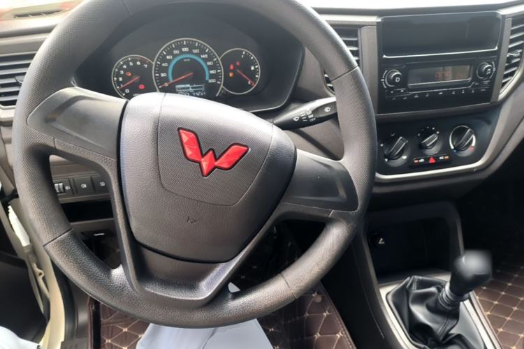 Used Wuling Hongguang V 2022 1.5L Enjoy Edition Electric-Powered LAR Center Console