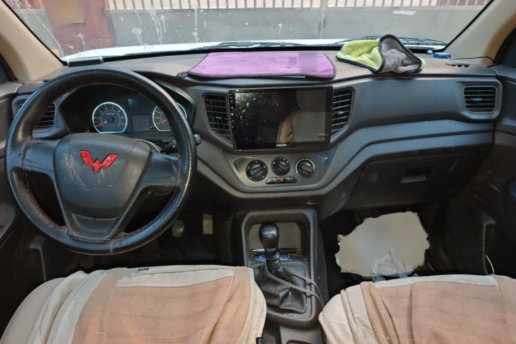 Used Wuling Hongguang V 2022 1.5L Jingqu Version Hydraulic Power Steering LAR Center Console