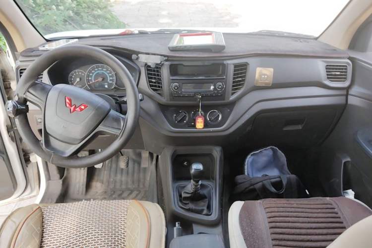 Used Wuling Hongguang V 2022 1.5L Enjoy Edition Electric-Powered LAR Center Console