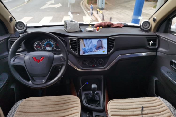 Used Wuling Hongguang V 2022 1.5L Enjoy Edition Electric-Powered LAR Center Console