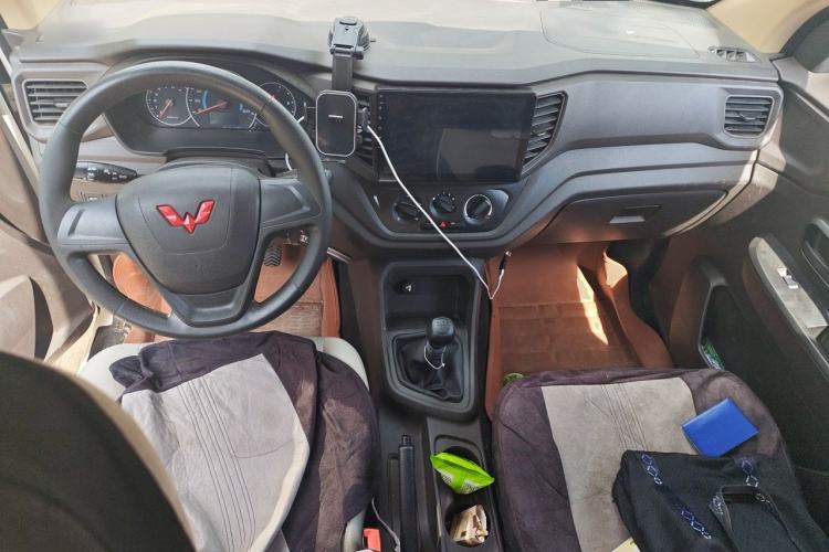 Used Wuling Hongguang V 2022 1.5L Enjoy Edition Hydraulic Power Steering LAR Center Console