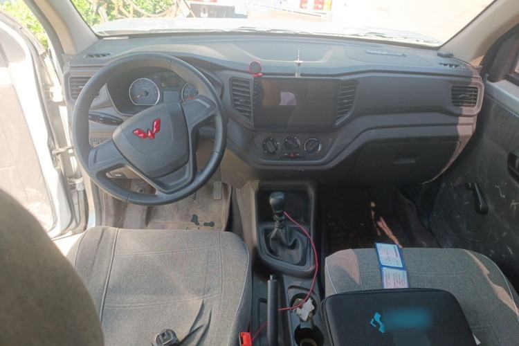 Used Wuling Hongguang V 2022 1.5L Jingqu Version Hydraulic Power Steering LAR Center Console