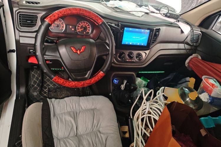 Used Wuling Hongguang V 2022 1.5L Enjoy Edition Hydraulic Power Steering LAR Center Console