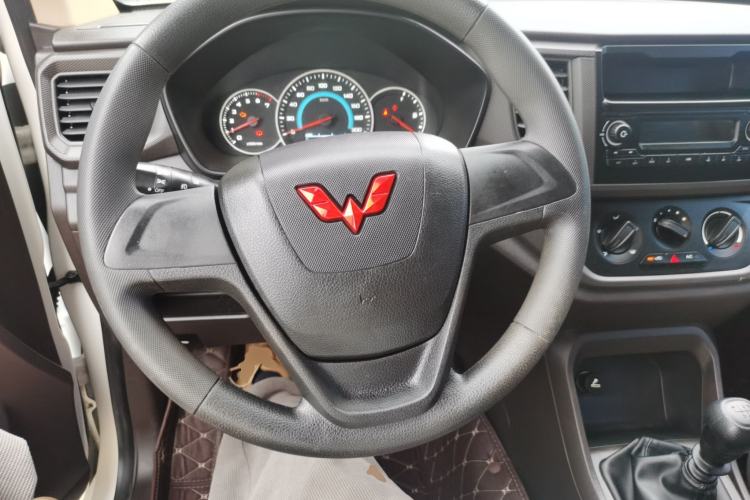 Used Wuling Hongguang V 2022 1.5L Enjoy Edition Electric-Powered LAR Center Console